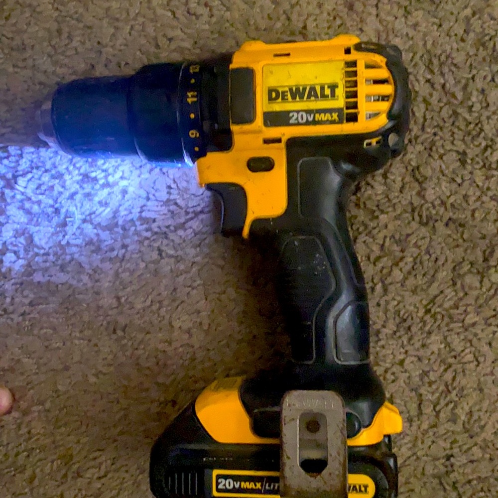 DeWalt 20vmax drill with battery and accessories 1/2 13mm cordless drill driver